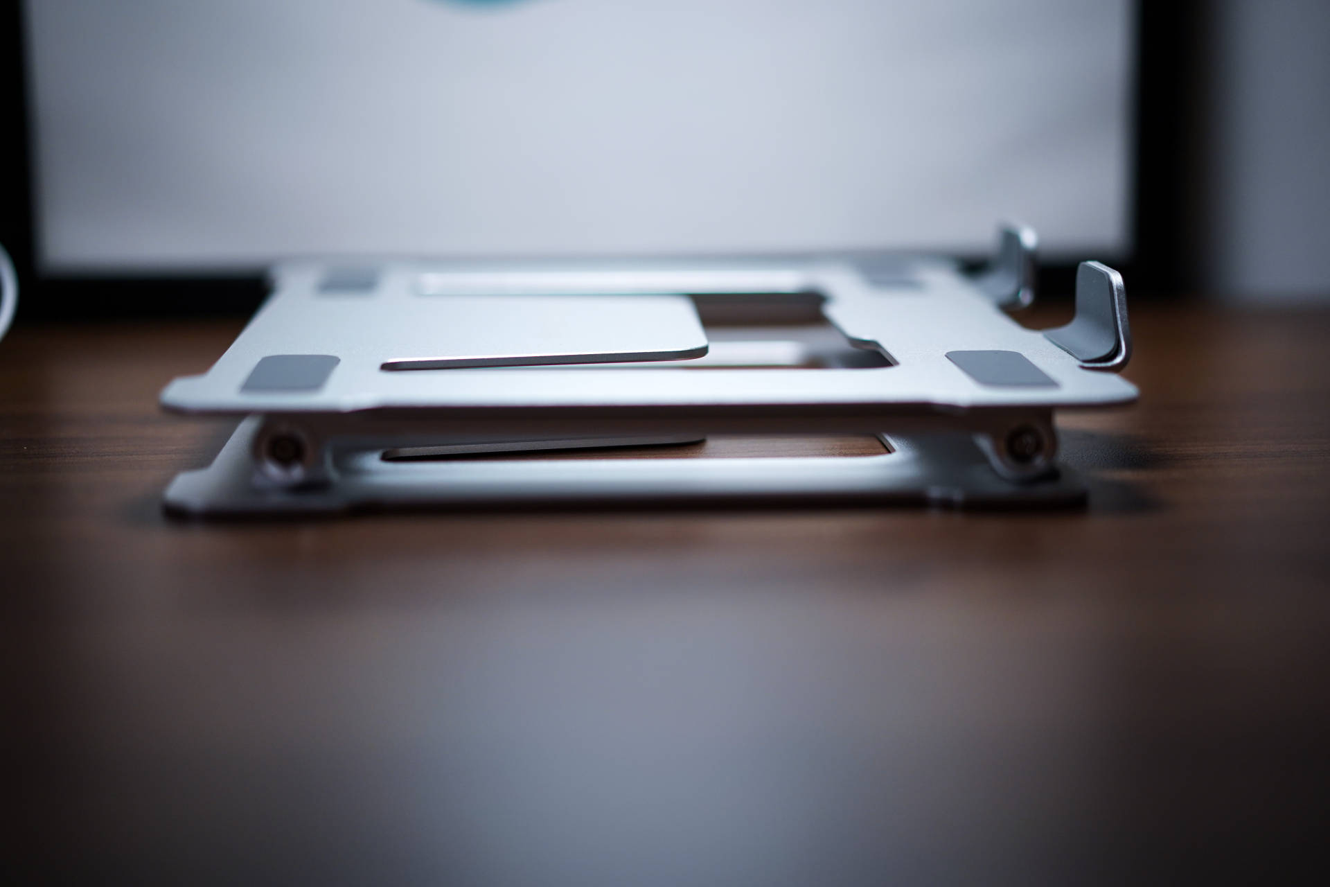 论如何拯救家里的小桌面?聊聊我那些花小钱省大地方的桌面好物