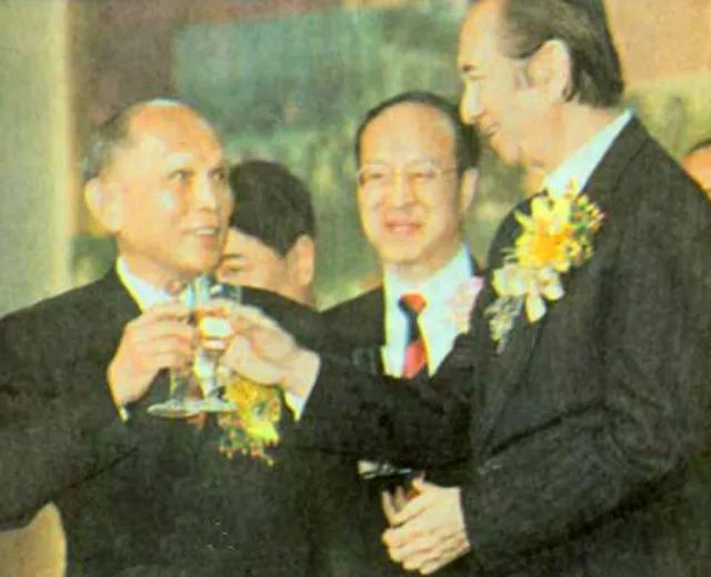 赌王一生的家庭关系图,赌王早年经历