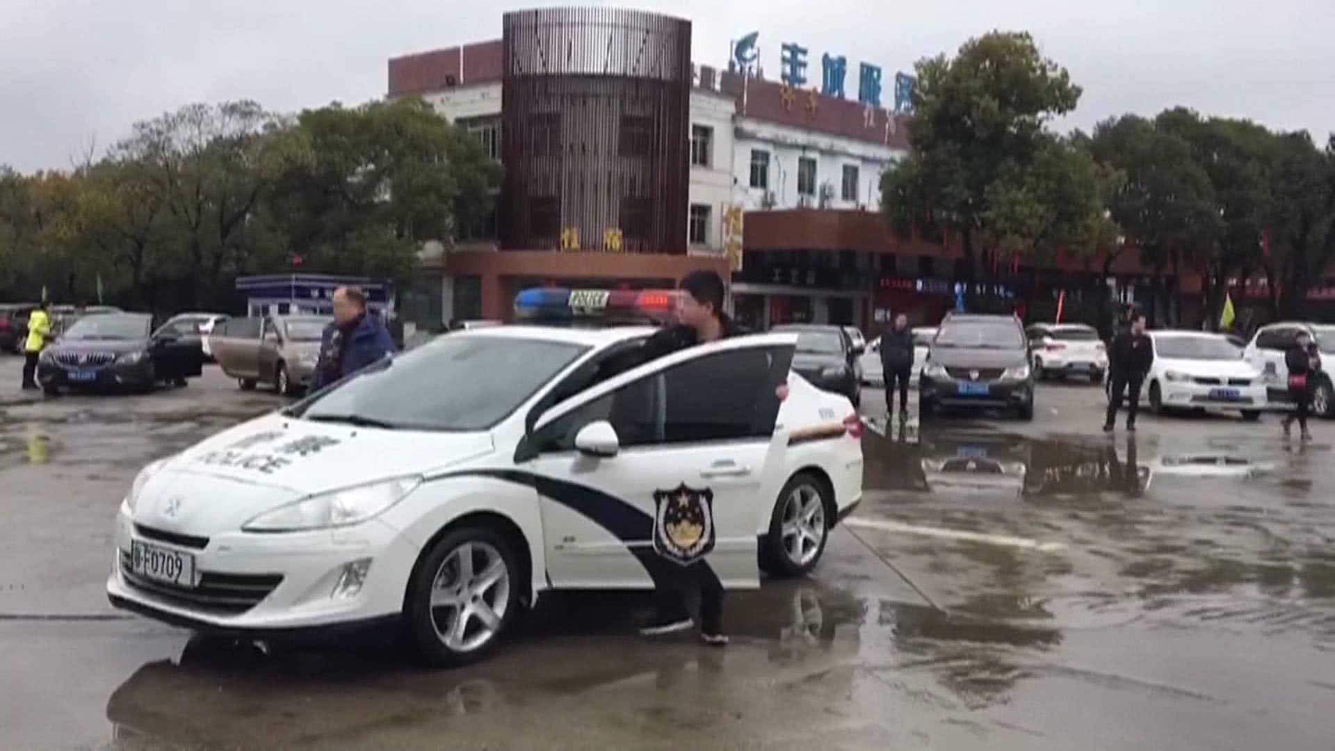 一个“张苗苗”和300人谈恋爱，收了40多万！为情所困，他后悔了