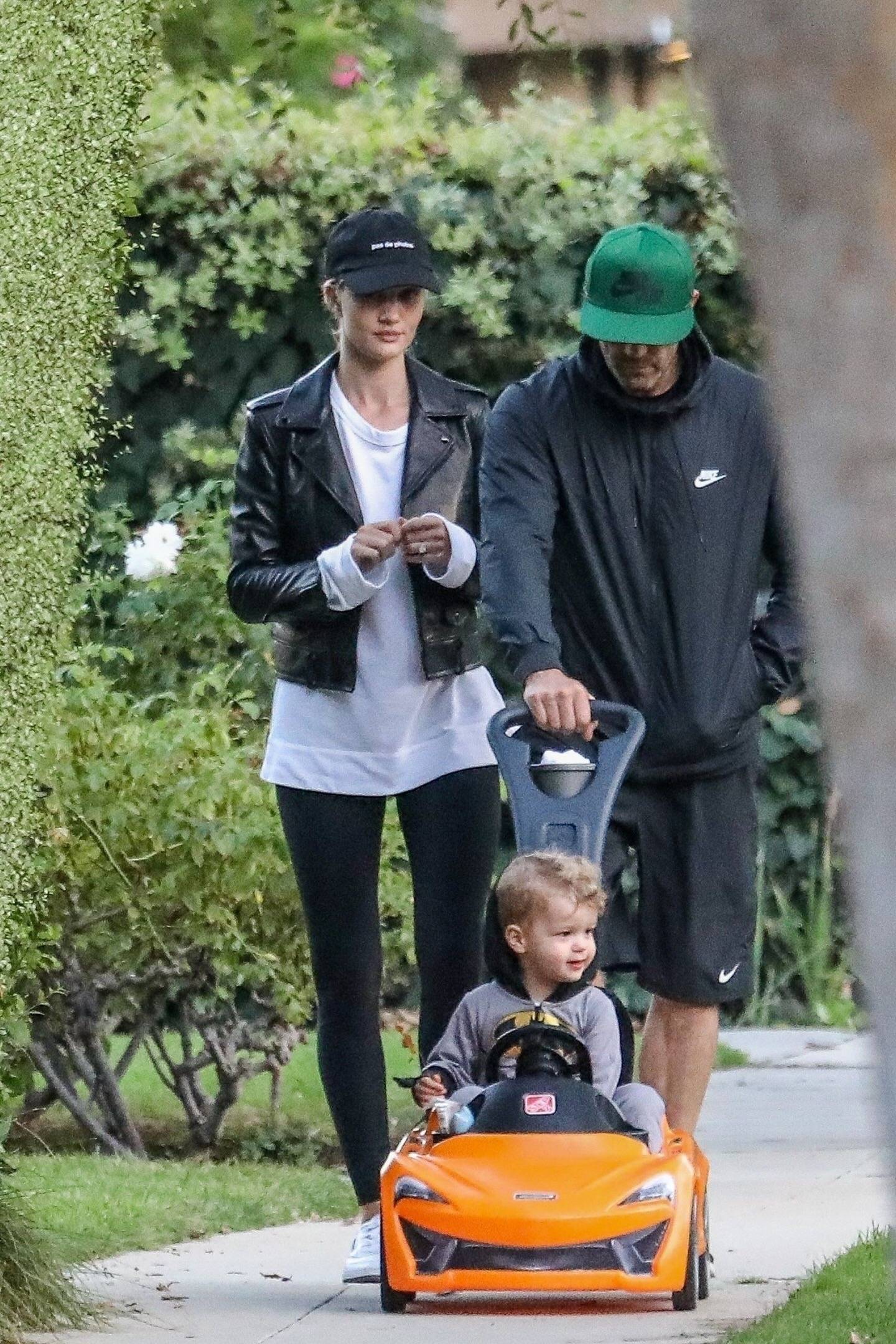 杰森斯坦森找到了女朋友,英伦最帅的秃顶男人杰森斯坦森