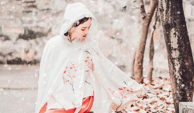 有时立了功是件很危险的事情，此时切莫得意忘形，低调点没害处！