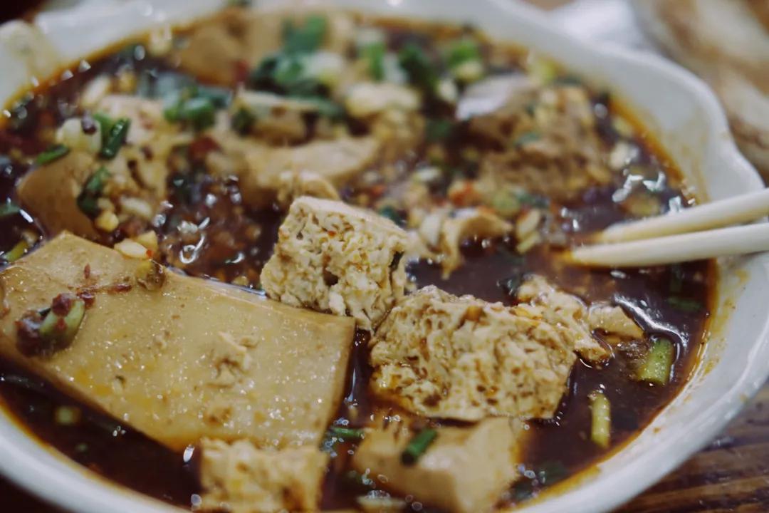 每顿人均20块，坐高铁来这座浙西小县城吃个过瘾