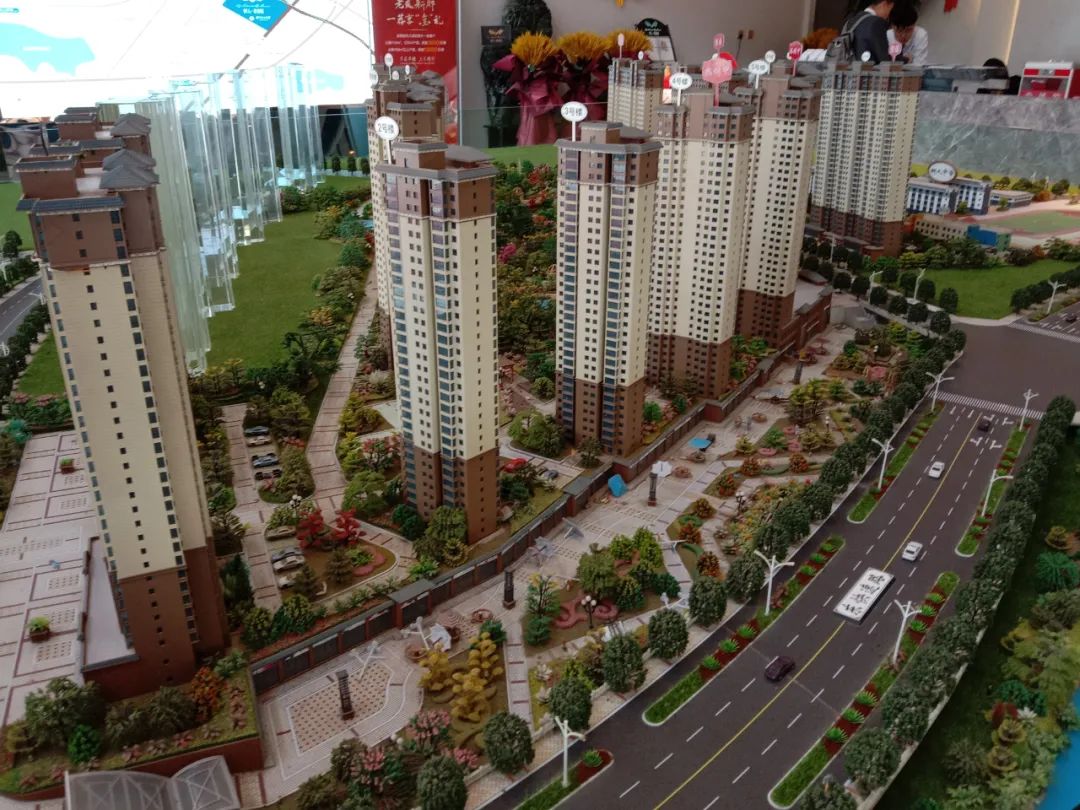 和平精英三选一哪个好看,和平三片和河西一片哪个更好