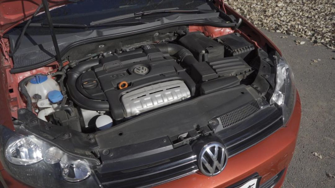 最新款二手高功率高尔夫,二手2.0t大众敞篷高尔夫