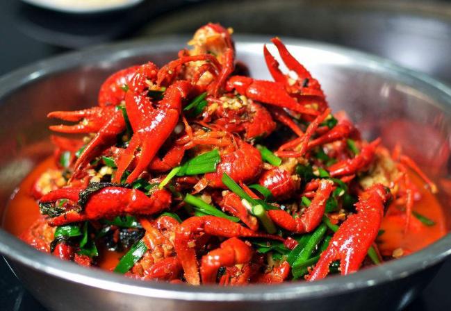 头皮总是长疙瘩或脓包是什么原因,为啥头皮总是长疙瘩