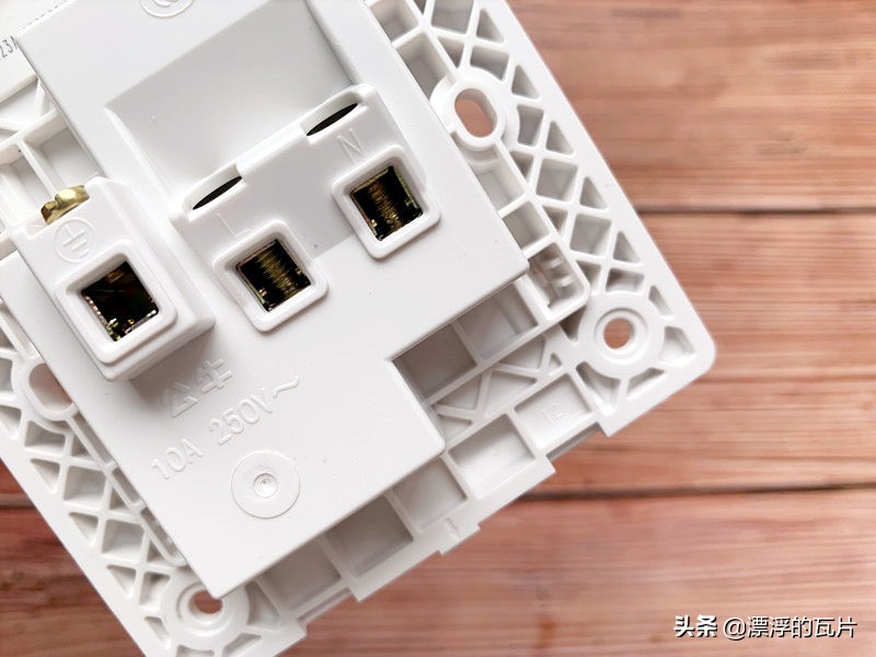 公牛g25开关插座怎么安装,公牛开关插座g12拆装