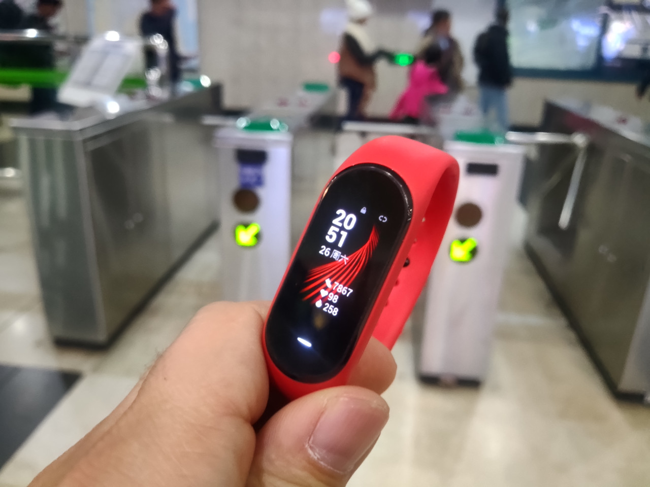 「超逸酷玩」彩色腕带的黑加手环换个心情做自己