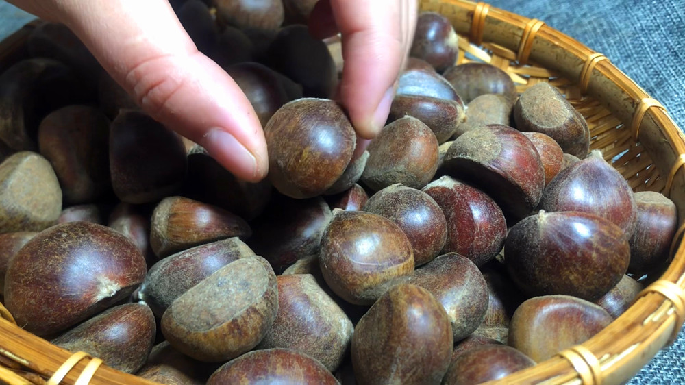 板栗吃不完第二天怎么加热,板栗放到冰箱保鲜能保多少天不坏