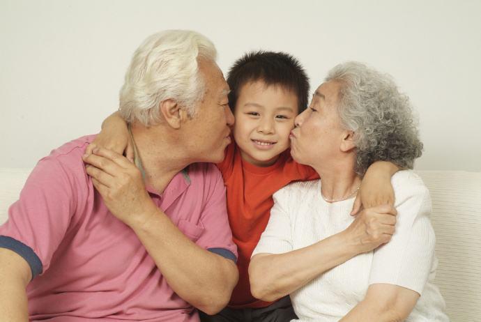 叫老人带孩子靠谱吗?老人有这10种“行为”,是不建议带孩子的