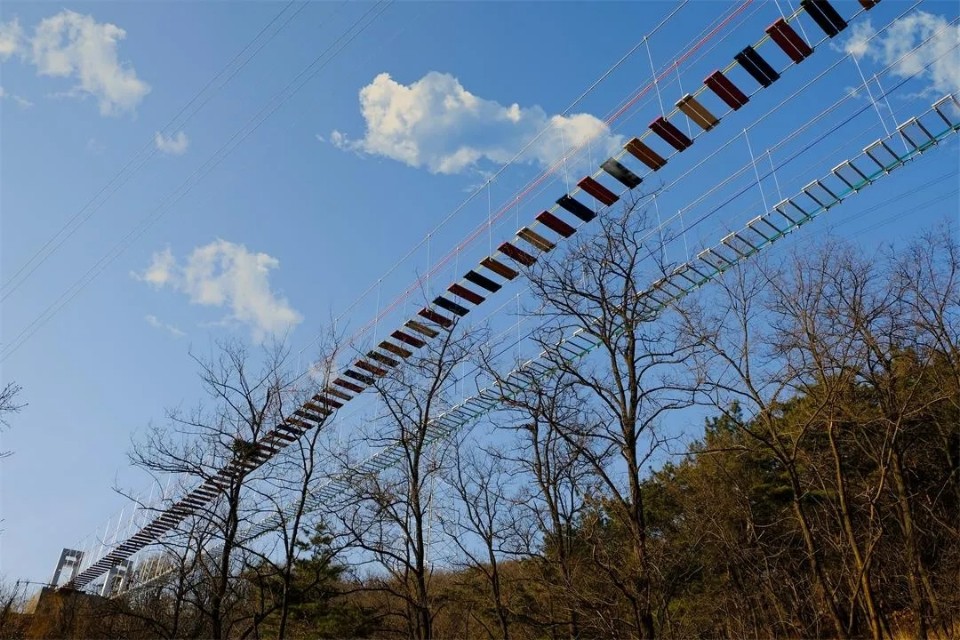 大连棠梨乐游谷悬崖秋千图片,大连棠梨乐游谷步步惊心