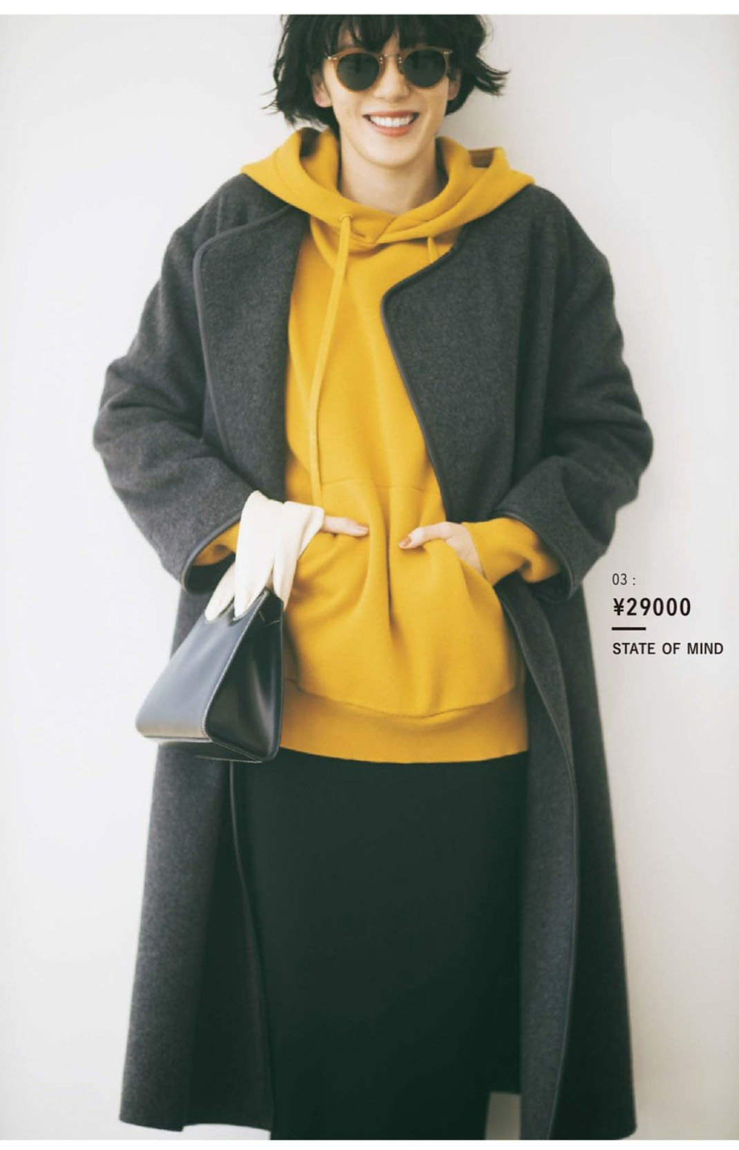 穿黑色外套，内搭穿什么？2招专业“搭配思路”，不显暗沉不土气