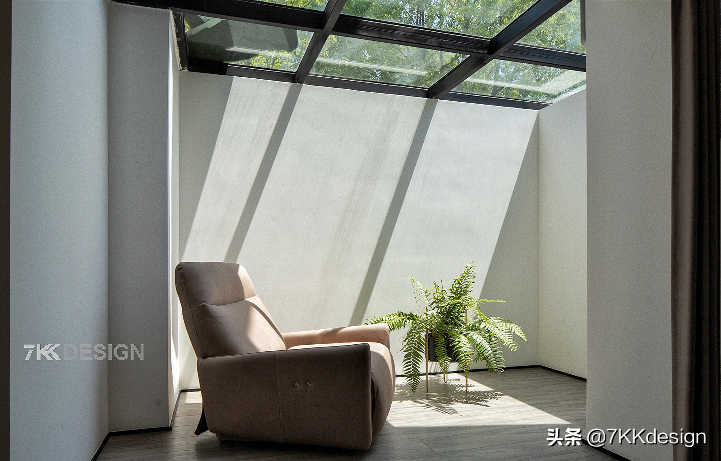 海边联排别墅小院实景现代轻奢,独栋带院子的小别墅年代感