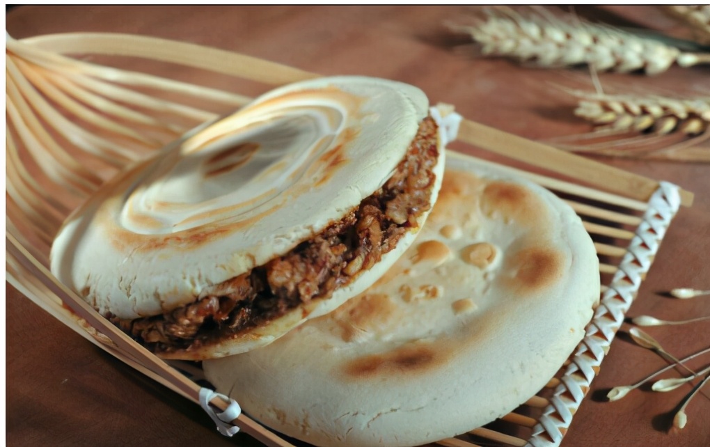 摆摊大妈百万收入,大妈摆地摊卖西瓜年赚30w