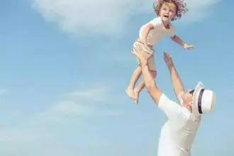 队友回到更衣室后笑哭,队友回归第一局