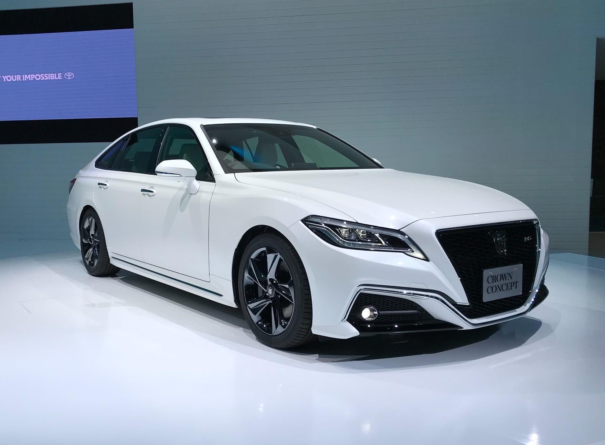 皇冠对比锐志,05款的锐志和05款的皇冠哪个更好