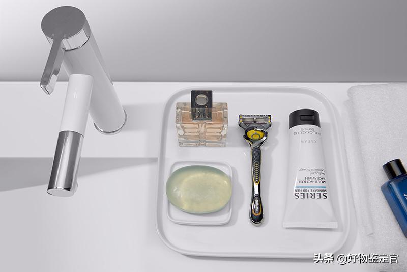 致护尊享实测:春日焕颜剃验,润剃须刀舒适速剃胡茬