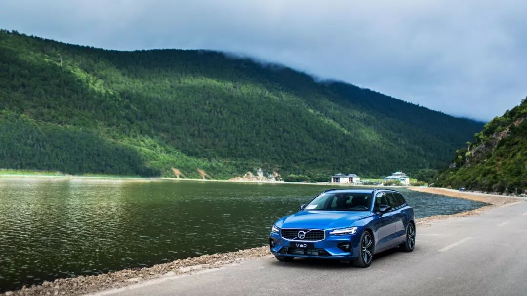 沃尔沃旅行车v60和v90碰撞测试,沃尔沃旅行车v6017年二手车价格