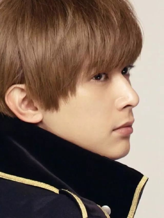 这个可盐可甜可狼的94年小鲜肉，简直就是漫画里走出来的男主角！