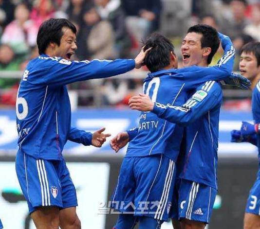 这是一位中国足球天才，因老板欠薪而工地搬砖，现入籍韩国成球星