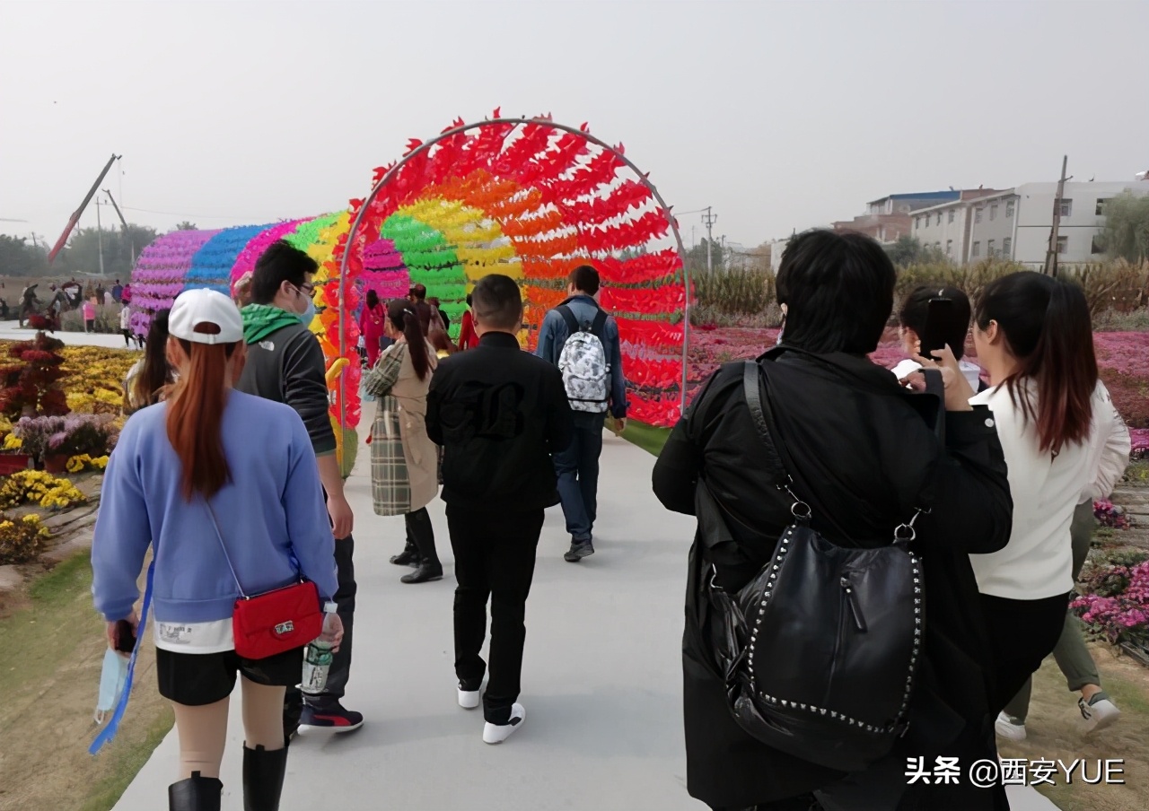 西安又一地标盛大开启,现场人山人海堪比春运