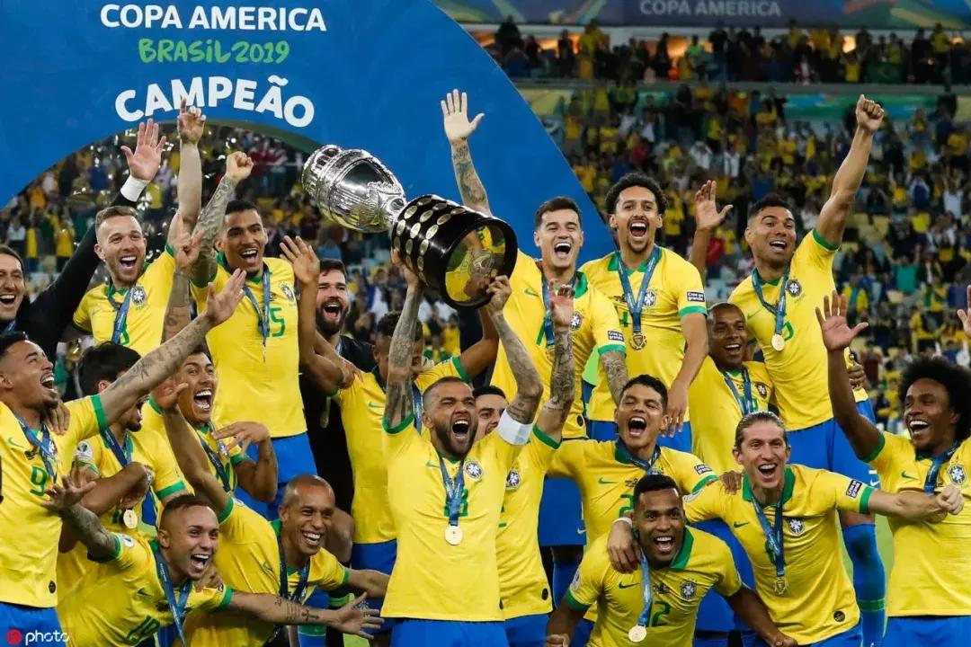 颤抖吧世界足坛！桑巴军团强势归来，三年前曾被斥为最差