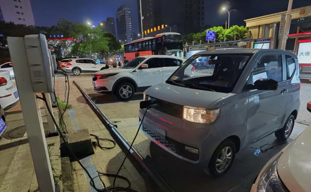 五菱宏光minievgameboy版,五菱宏光minievgameboy版实车