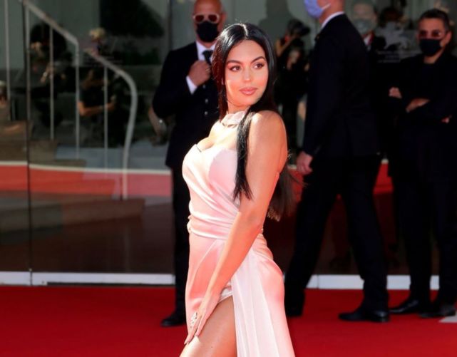 超模伊莲娜写真视频,超模伊莲娜最新街拍