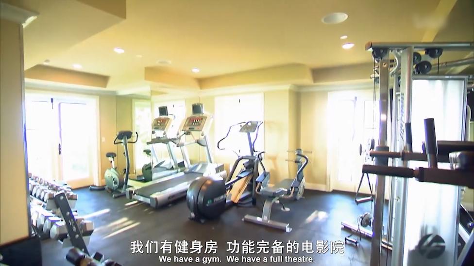 美国亿万富豪的花瓶老婆中英双语,亿万富翁的老婆纪录片