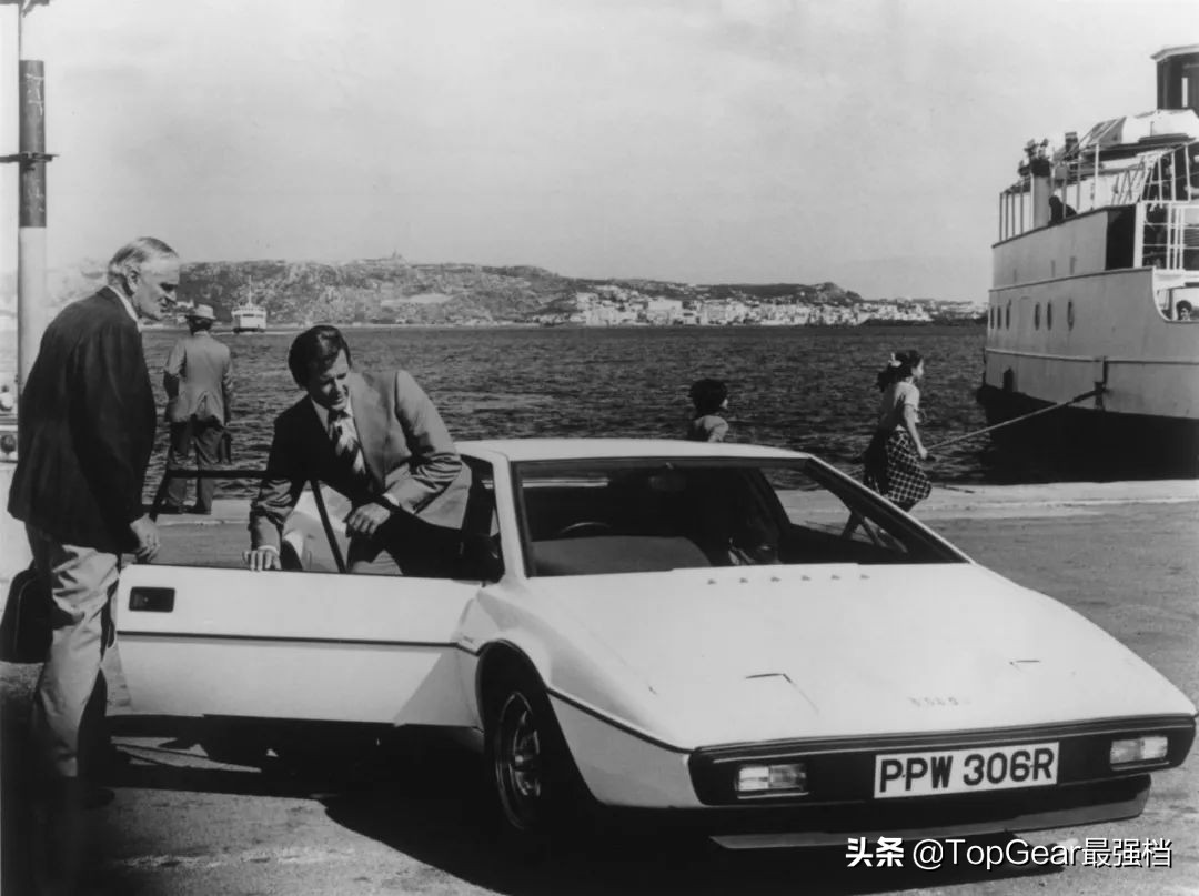 007座驾阿斯顿马丁,邦德路特斯