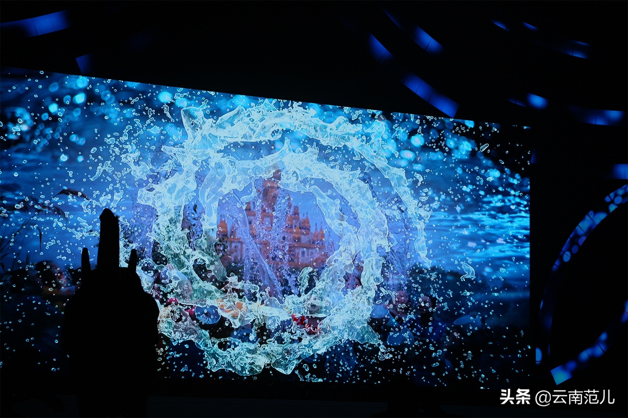 人气王歌手韩磊助力泼水节晚会高潮迭起，美丽的地方就叫德宏！