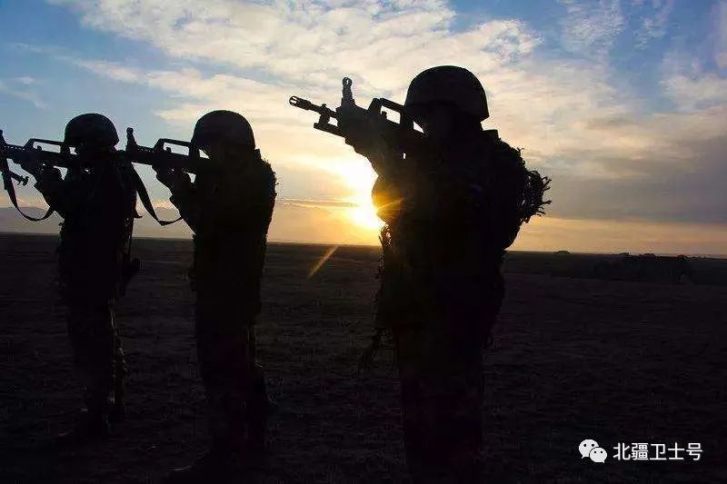 鍐涗汉涓夋湡鐣欓槦鐢宠,鍐涗汉鐣欓槦涓汉鐢宠