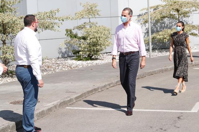 莱蒂齐亚时尚穿搭最新,王后莱蒂齐亚惊艳西装