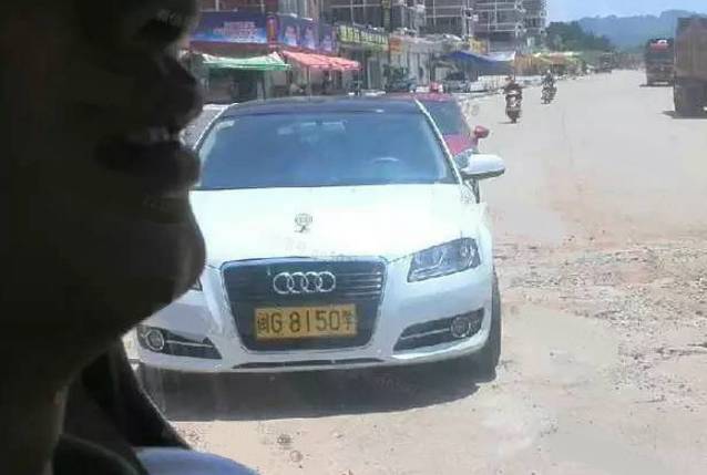 路上看见教练车怎么办,路上看到停在路边的保时捷