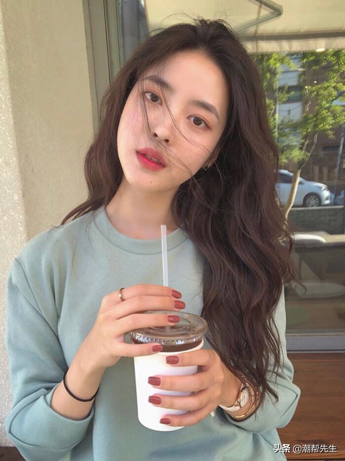 女生推荐复古烫头,可爱减龄的烫头女