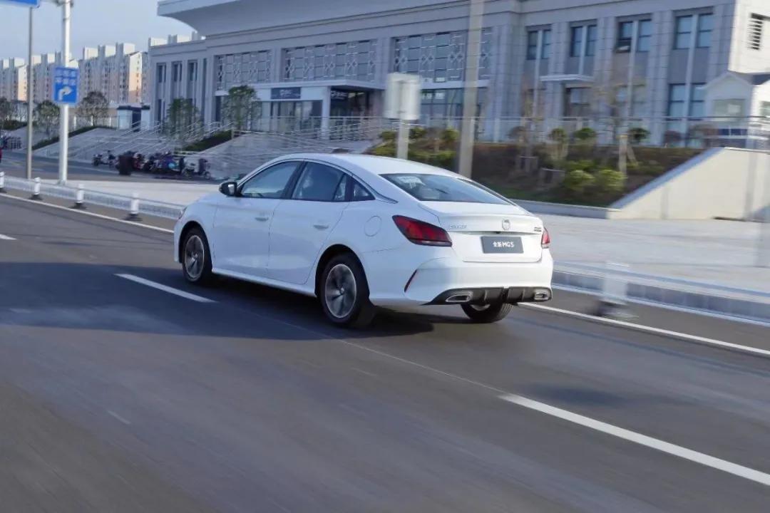 mg5旗舰版试驾,特价mg5手动