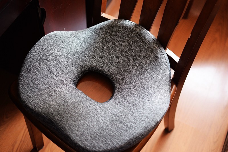 久坐不累护腰坐垫测评,女士久坐专用提臀坐垫包裹式