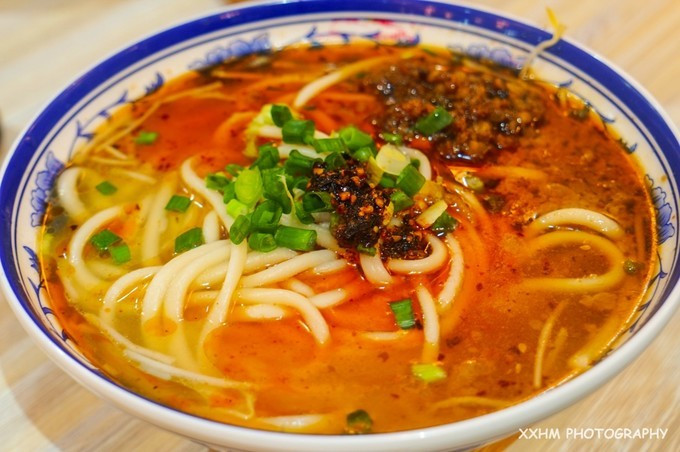 成都本地人去的最好吃的美食,中国姑娘吃成都美食