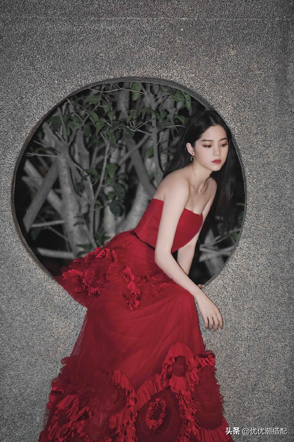 欧阳娜娜浅粉色,欧阳娜娜黑色深v字法式裙子