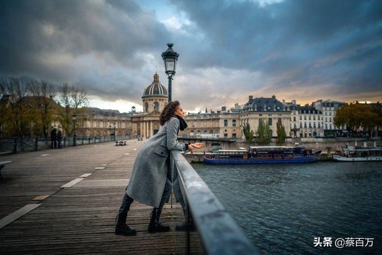 男士斗富耍帅靠手腕，波兰前锋爱表疫情照升价，一年涨价3万