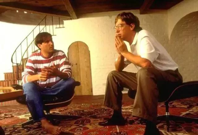 霍金站起来的照片,霍金站着