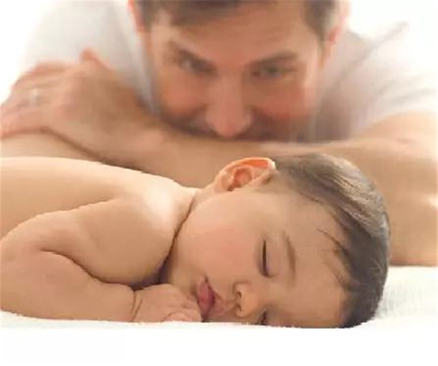 给宝宝趴着睡好不好,宝宝喜欢趴着睡要帮孩子调整吗