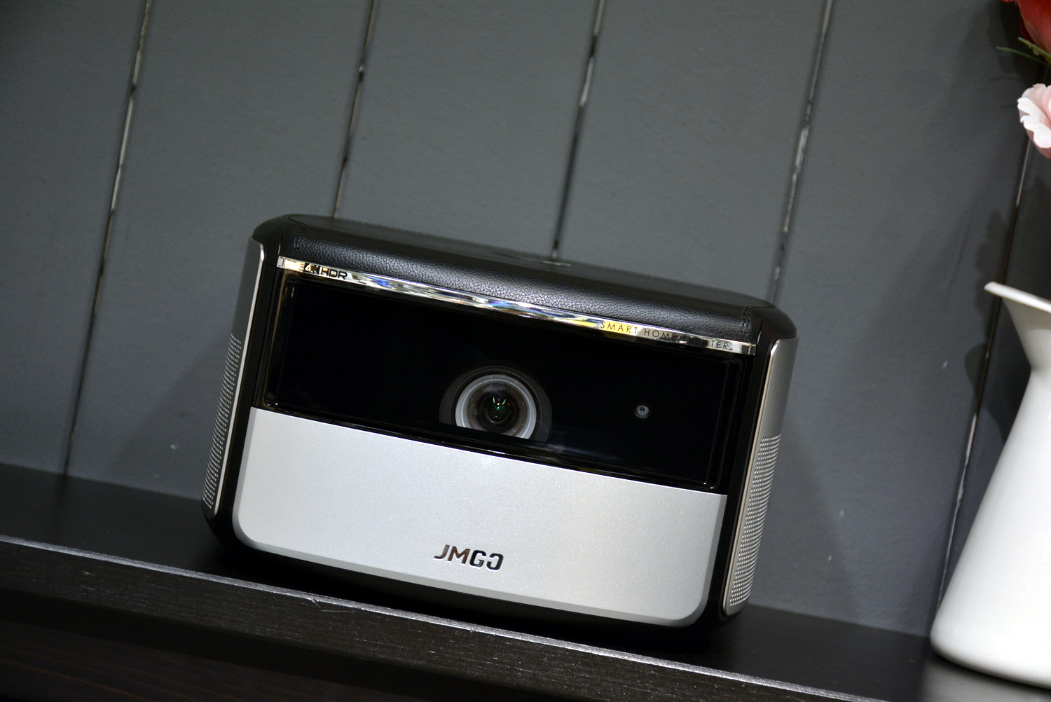 坚果4k超高清投影仪,坚果j10和当贝x3投影哪个好