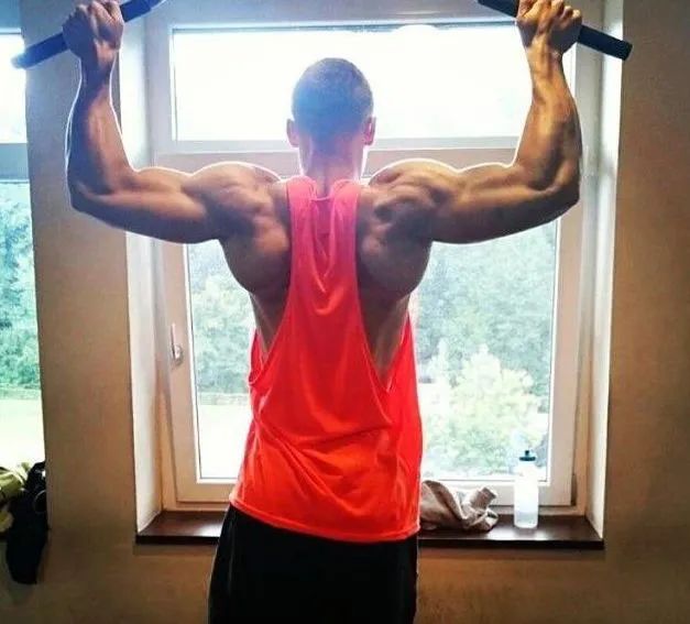 三个绳索练后肩锻炼动作,打造宽肩完美身材比例的好方法