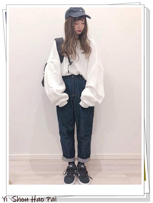 Adidas的单品怎么搭？日本时尚女人的运动风穿搭示范，时髦吸睛