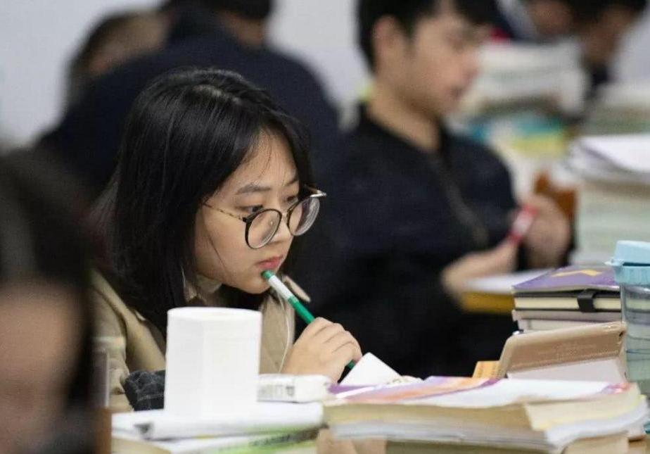 高考成绩不理想应不应该选择复读,上二本线是复读还是去大学考研