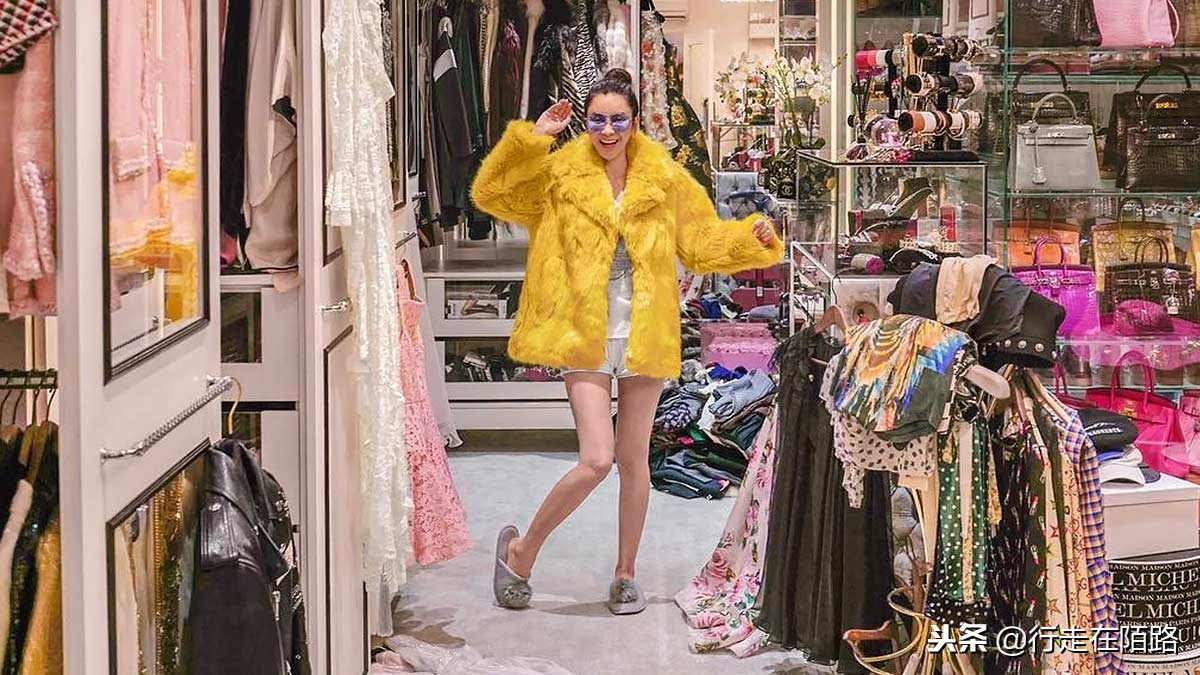 炫富女王:华裔空姐20岁闪婚豪门,离婚后每月零花钱220万