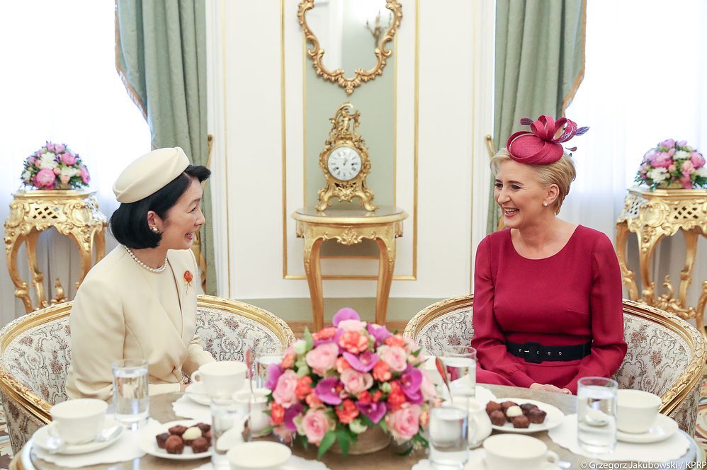 她打遍天下无敌手,红裙让丹麦王妃惨败,同框梅拉尼亚也是稳赢