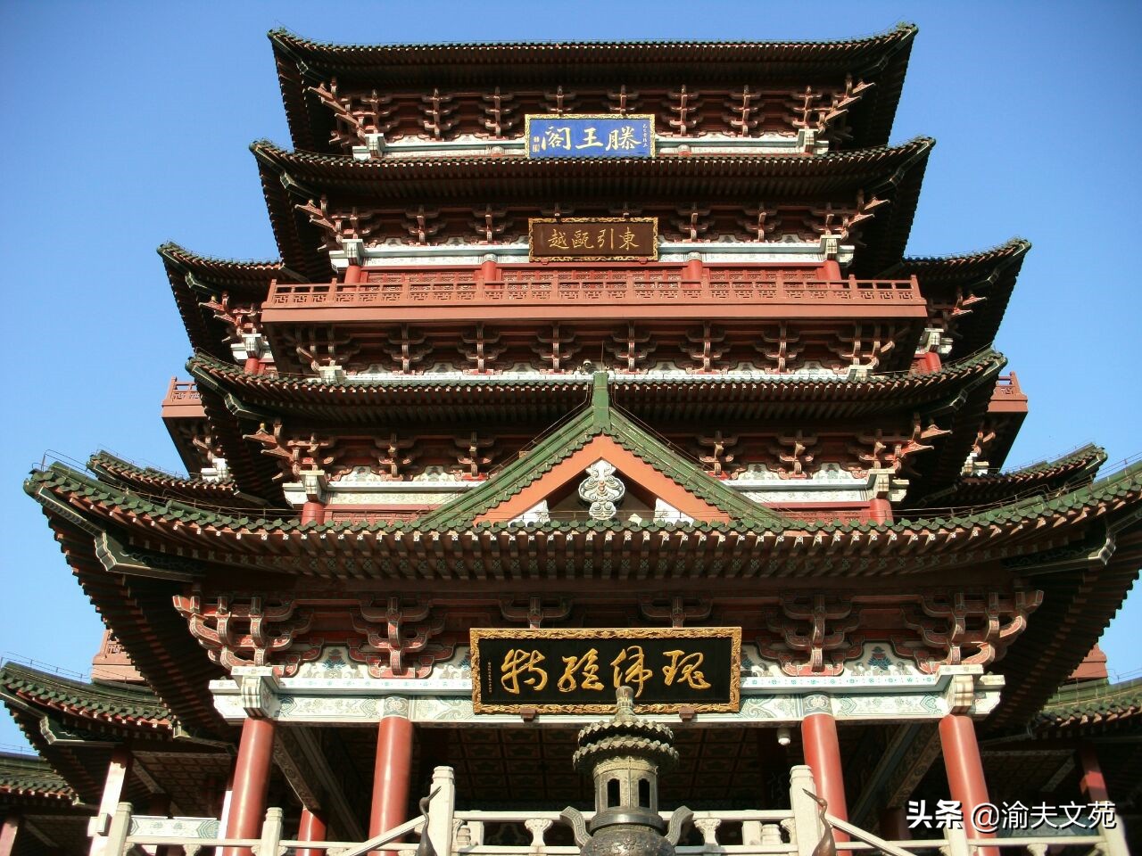 王勃重新游玩滕王阁,王勃笔下的滕王阁有多美