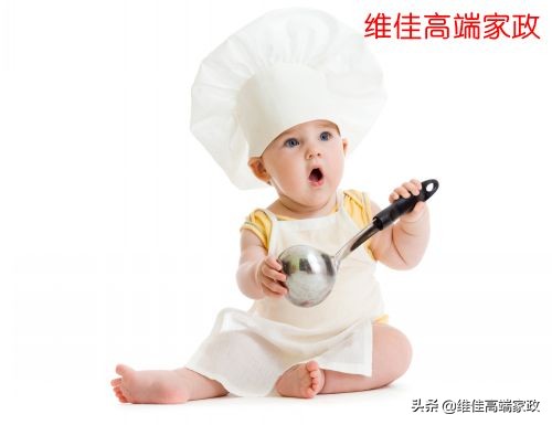 哺乳期的妈妈要保持营养丰富均衡，才能充足优质的母乳提供给宝宝