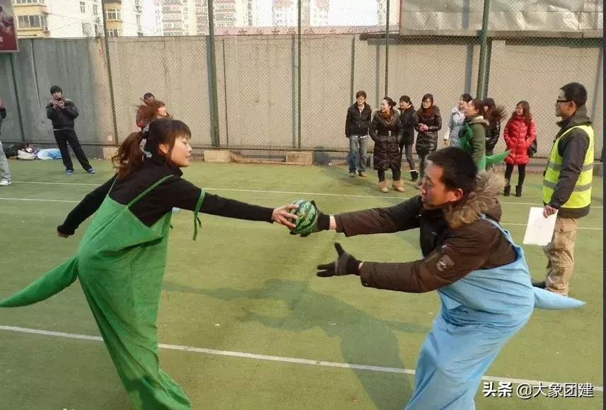 团建爬山玩法,团建摸石头过河玩法技巧